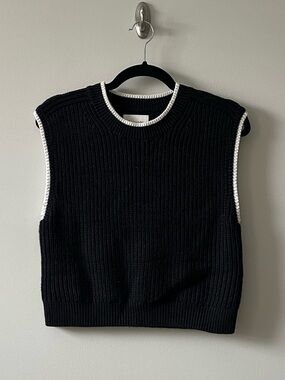 Abercrombie & Fitch Black Crewneck Sleeveless Sweater with White Trim